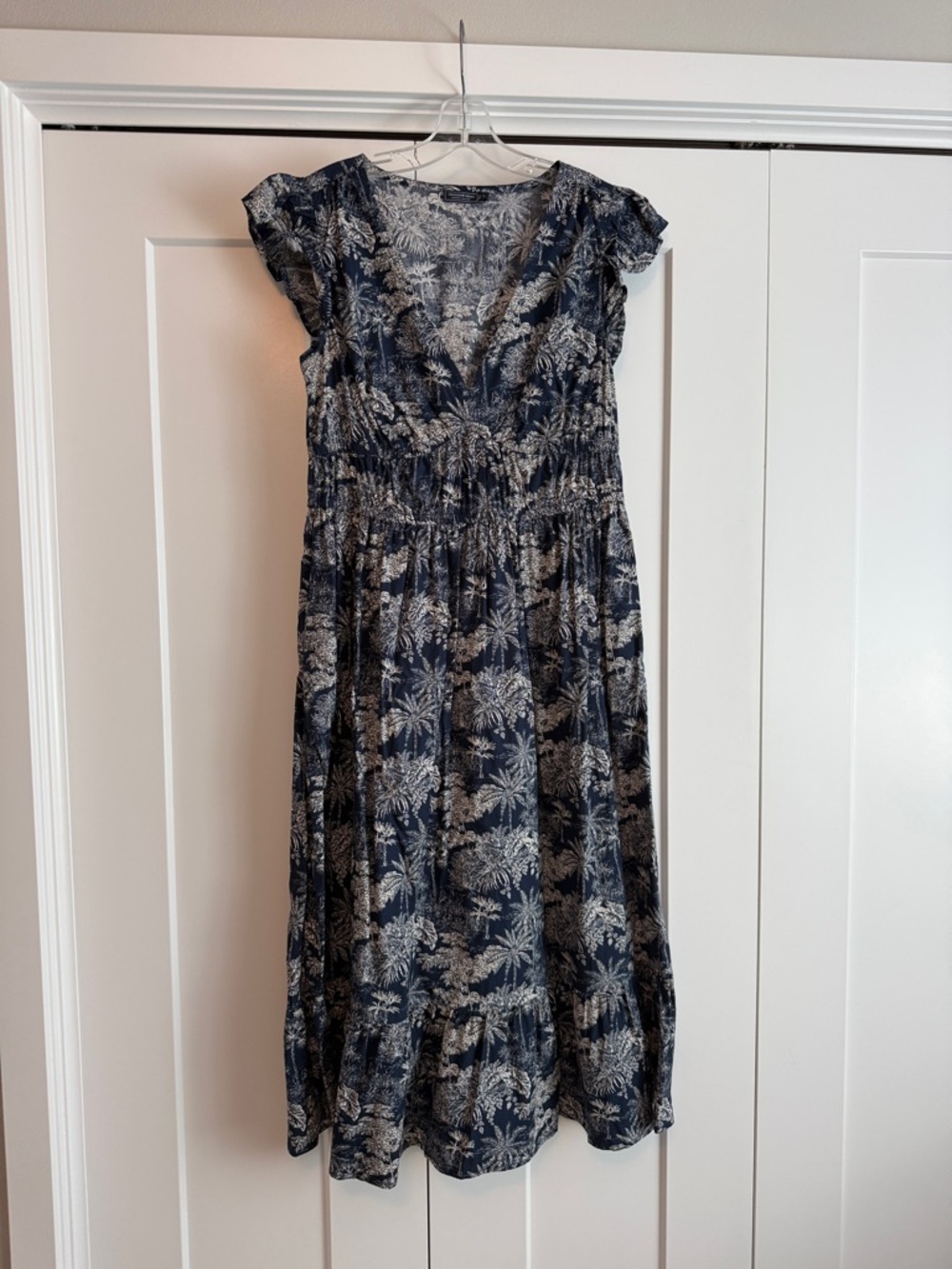 Vineyard Vines Navy and White Tropical Print Midi Dress - Like New - Picture 3 of 13